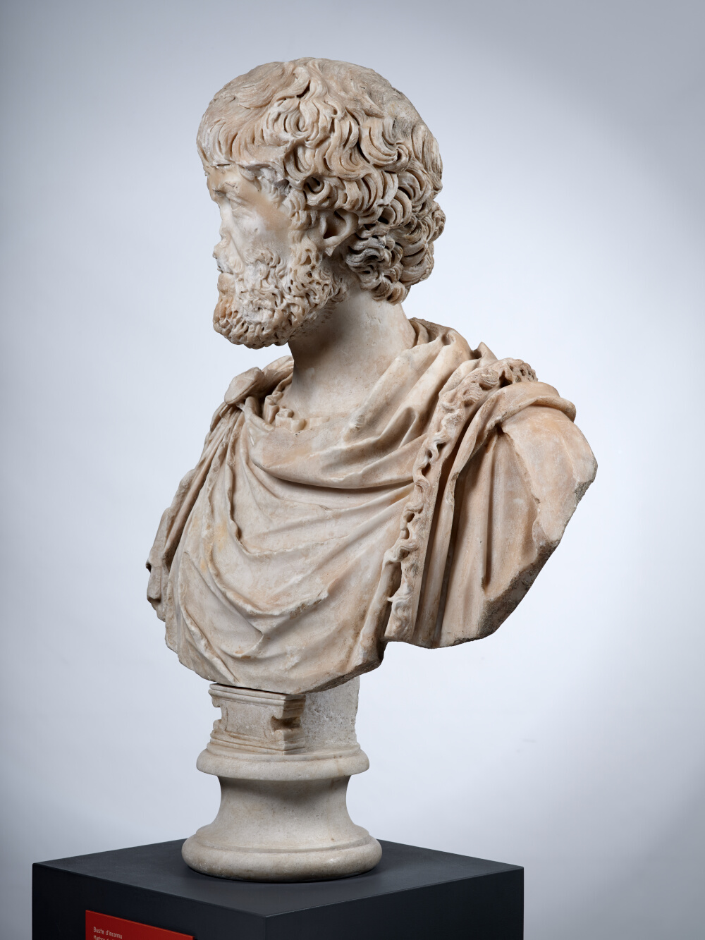 Buste à paludamentum frangé d’un haut fonctionnaire de l’Empire