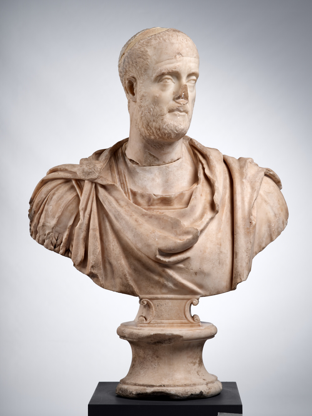 Buste cuirassé et drapé dans un paludamentum d’un haut fonctionnaire de l’Empire