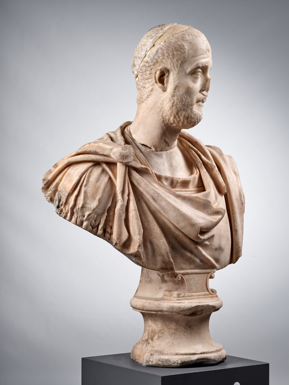 Buste cuirassé et drapé dans un paludamentum d’un haut fonctionnaire de l’Empire