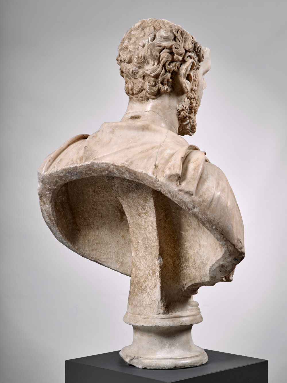 Buste à paludamentum frangé d’un haut fonctionnaire de l’Empire