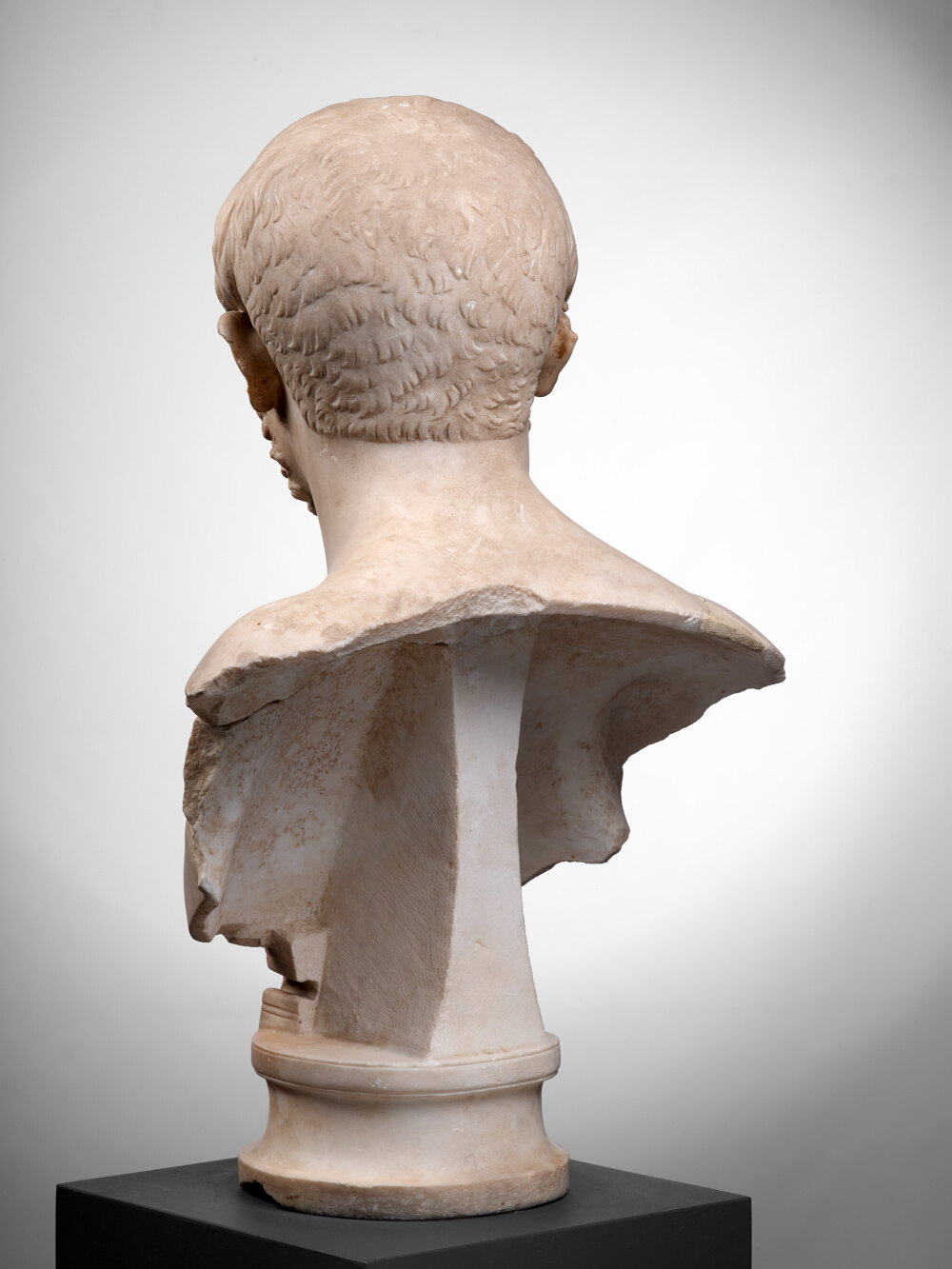 Buste de jeune homme